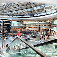 Morning at Zürich Airport – Planes, Alps & Coffee Smell